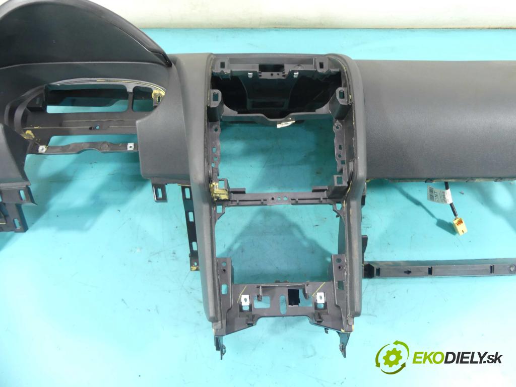 Nissan Qashqai I J10 2006-2013 2.0 dci 150 HP manual 110 kW 1995 cm3 5- kokpit,pristrojová doska rozdeľovacia