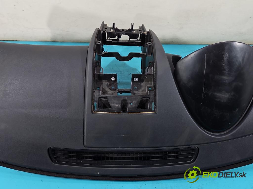 Nissan Qashqai I J10 2006-2013 2.0 dci 150 HP manual 110 kW 1995 cm3 5- kokpit,pristrojová doska rozdeľovacia