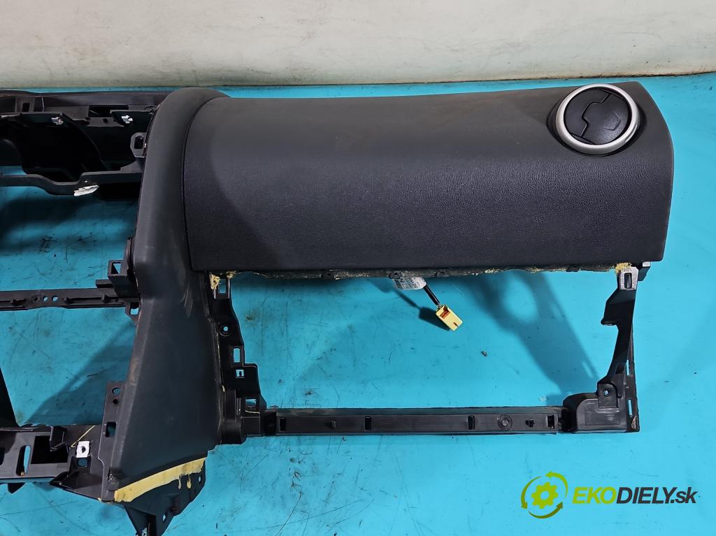 Nissan Qashqai I J10 2006-2013 2.0 dci 150 HP manual 110 kW 1995 cm3 5- kokpit,pristrojová doska rozdeľovacia