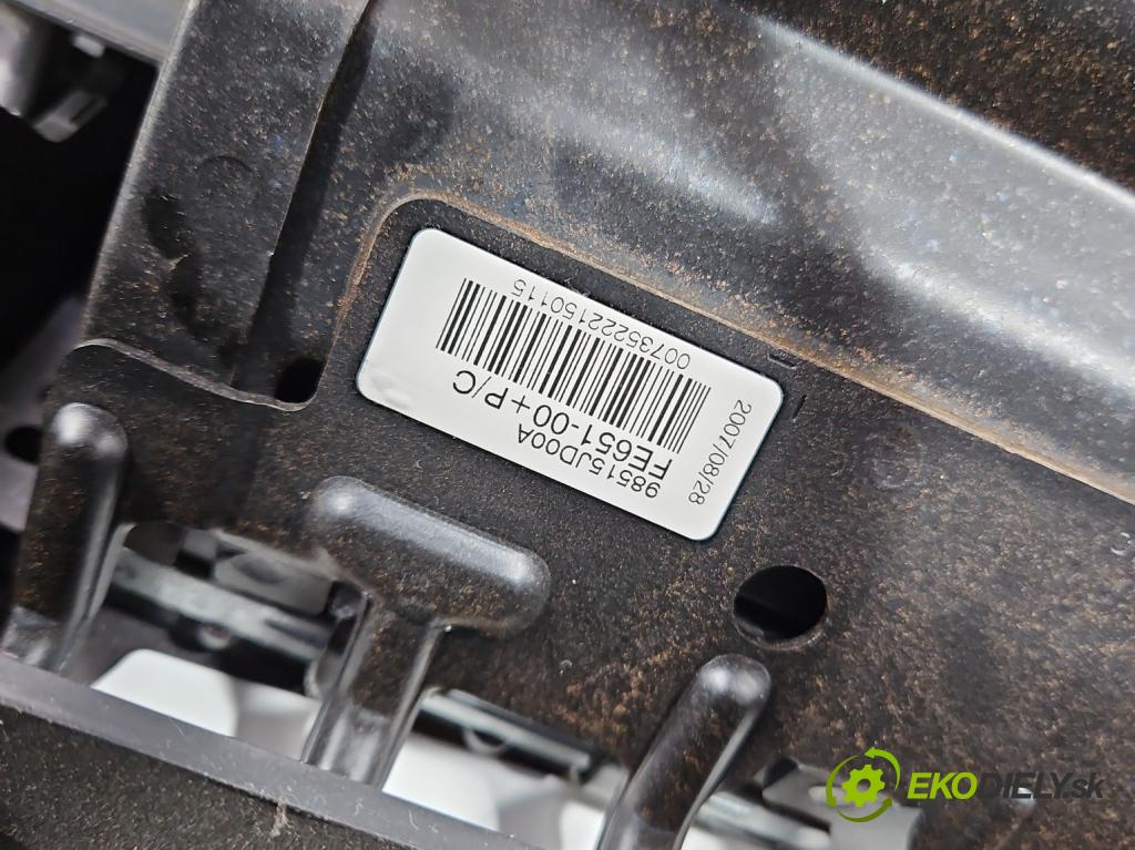 Nissan Qashqai I J10 2006-2013 2.0 dci 150 HP manual 110 kW 1995 cm3 5- kokpit,pristrojová doska rozdeľovacia