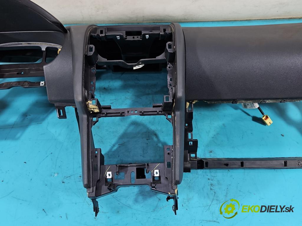 Nissan Qashqai I J10 2006-2013 2.0 dci 150 HP manual 110 kW 1995 cm3 5- kokpit,pristrojová doska rozdeľovacia