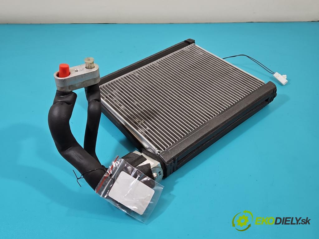 Jaguar XF II X260 2015- 2.0d 179KM automatic 132 kW 1999 cm3 4- radiátor  (Radiátory topení)