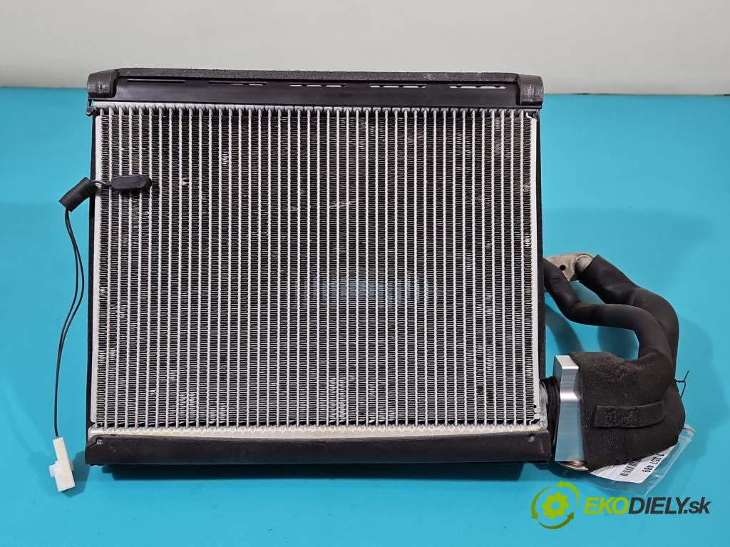 Jaguar XF II X260 2015- 2.0d 179KM automatic 132 kW 1999 cm3 4- radiátor  (Radiátory topení)