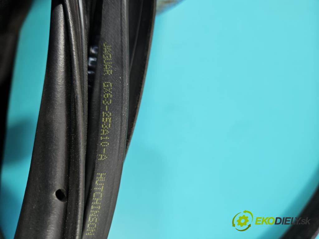 Jaguar XF II X260 2015- 2.0d 179KM automatic 132 kW 1999 cm3 4- Těsnění: dveře zadní pravé  (Ostatní)