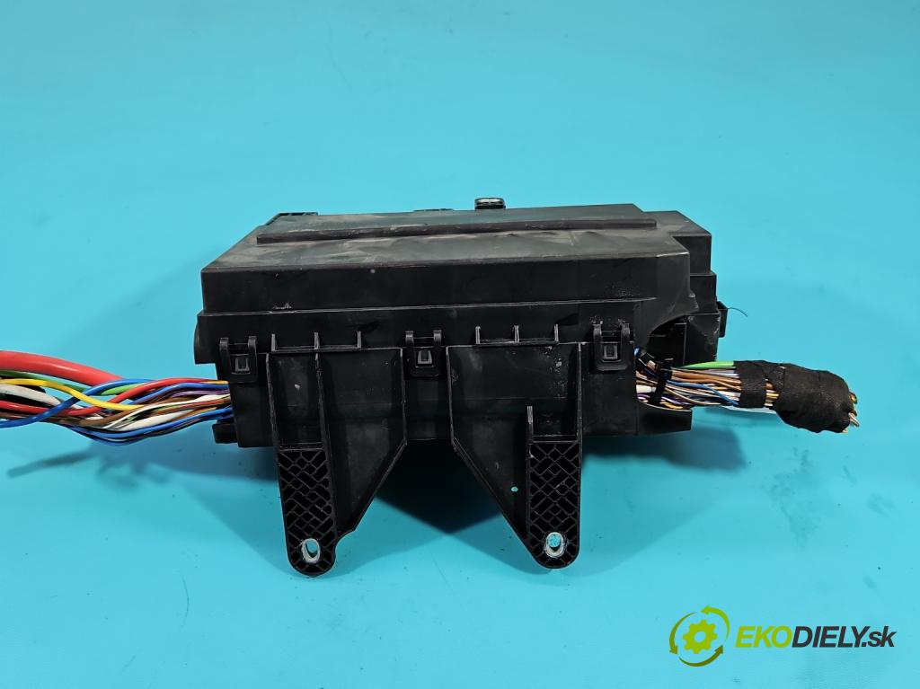 Jaguar XF II X260 2015- 2.0d 179KM automatic 132 kW 1999 cm3 4- skříňka pojistková  (Pojistkové skříňky)