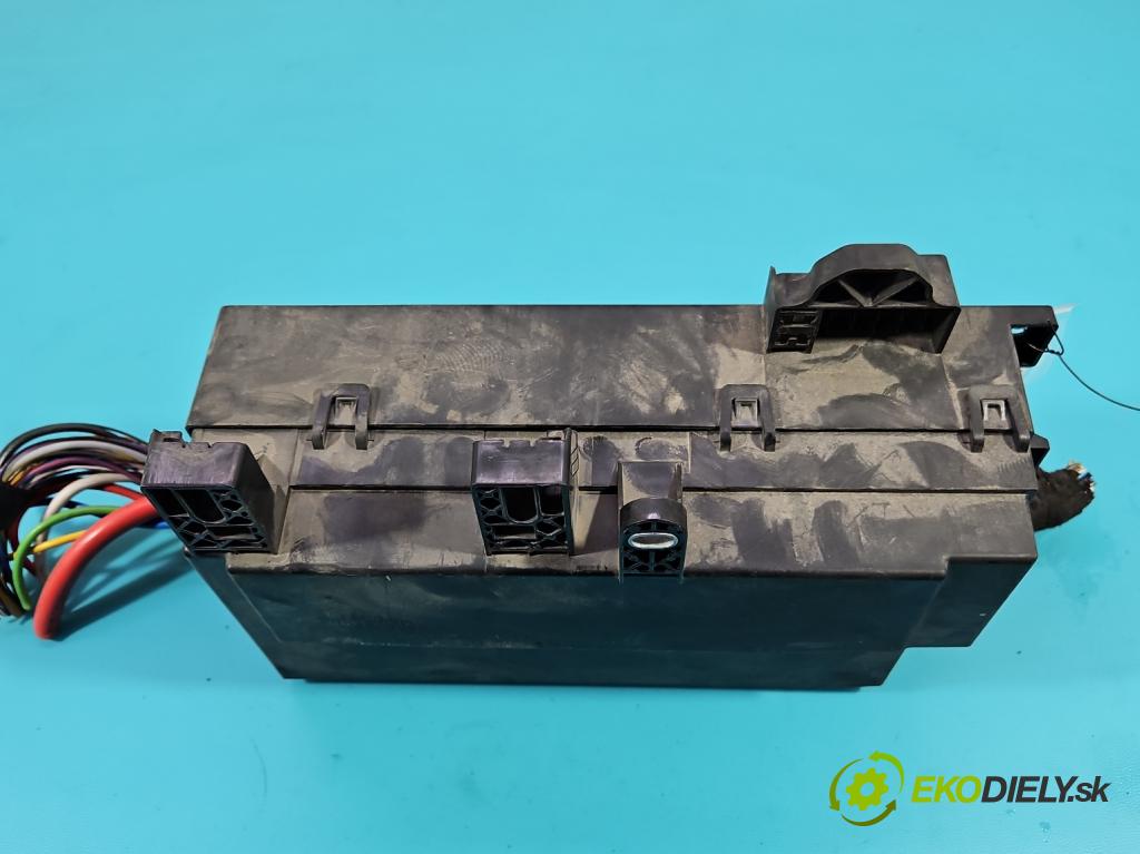 Jaguar XF II X260 2015- 2.0d 179KM automatic 132 kW 1999 cm3 4- skříňka pojistková  (Pojistkové skříňky)