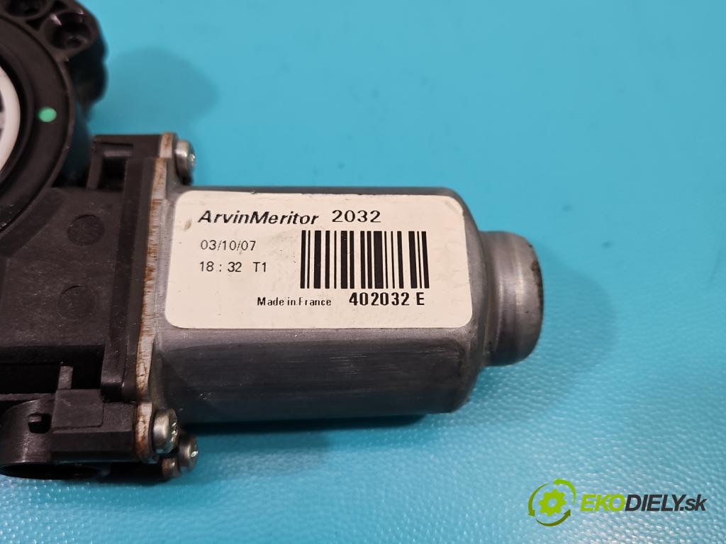 Nissan Qashqai I J10 2006-2013 2.0 dci 150 hp manual 110 kW 1995 cm3 5- mechanismus stahování přední pravý 402032E
