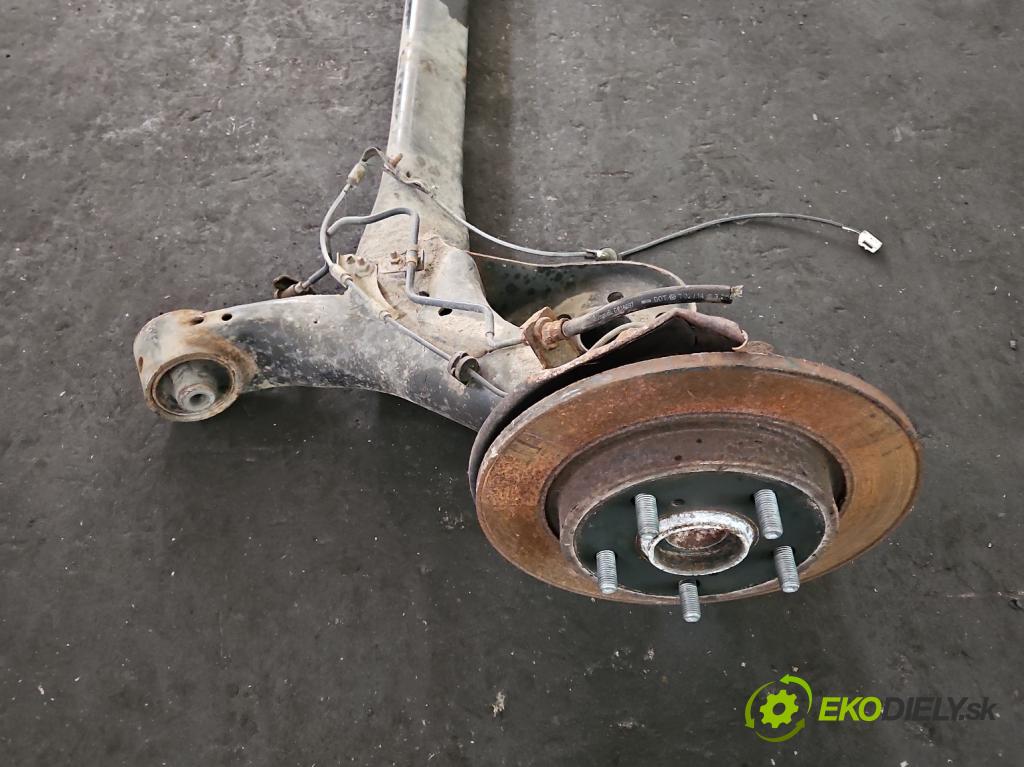 Toyota Auris II 2012-2018 1.4 D4D 90 hp manual 66 kW 1364 cm3 5- zadní výztuha  (Výztuhy zadní)