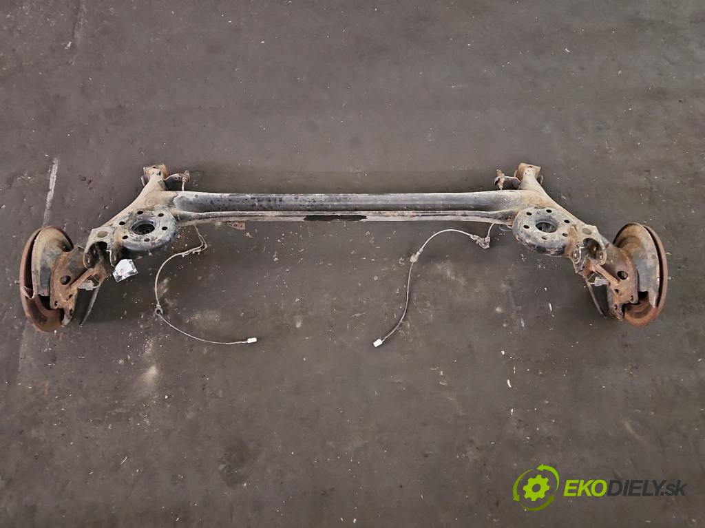 Toyota Auris II 2012-2018 1.4 D4D 90 hp manual 66 kW 1364 cm3 5- zadní výztuha  (Výztuhy zadní)