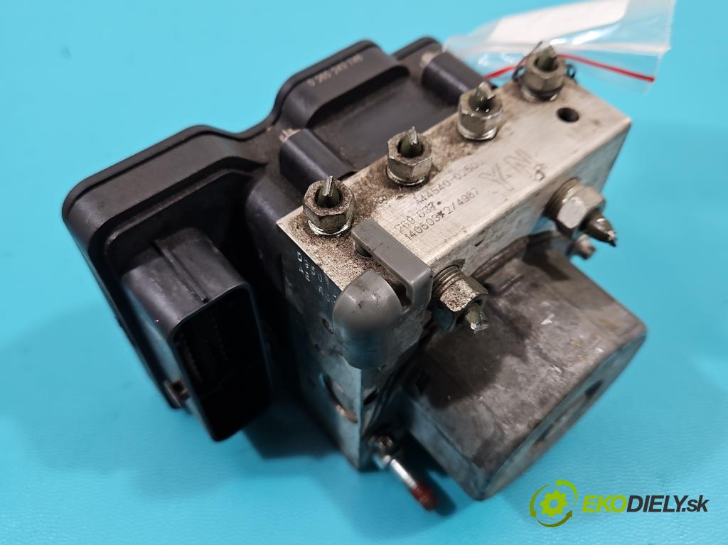 Toyota Auris II 2012-2018 1.4 D4D 90 HP manual 66 kW 1364 cm3 5- čerpadlo abs 44540-02500 (Pumpy ABS)