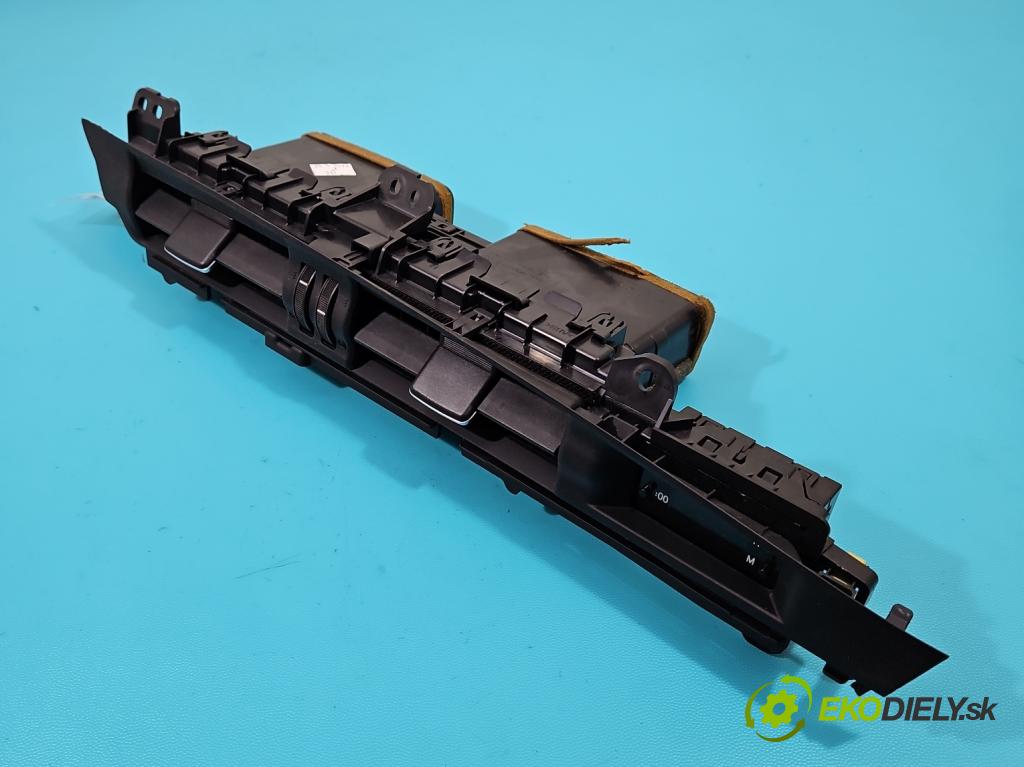 Toyota Auris II 2012-2018 1.4 D4D 90 HP manual 66 kW 1364 cm3 5- Mřížka: kúrenia stredová 55670-02400 (Mriežky kúrenia (fukáre))