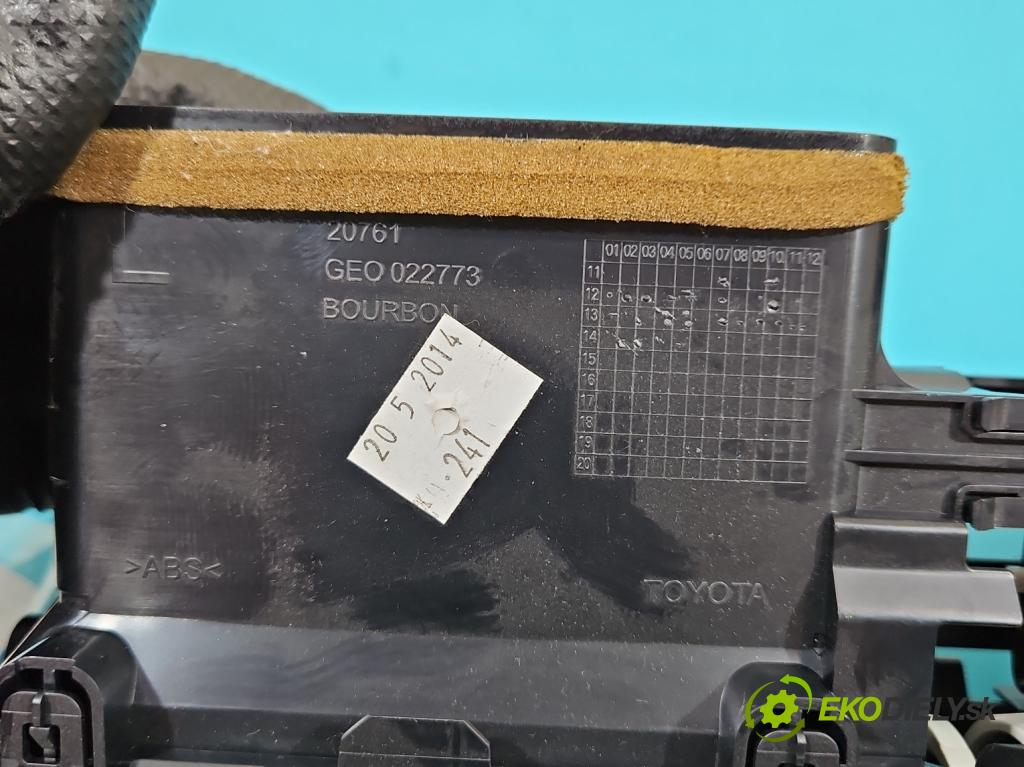 Toyota Auris II 2012-2018 1.4 D4D 90 HP manual 66 kW 1364 cm3 5- Mřížka: kúrenia stredová 55670-02400 (Mriežky kúrenia (fukáre))