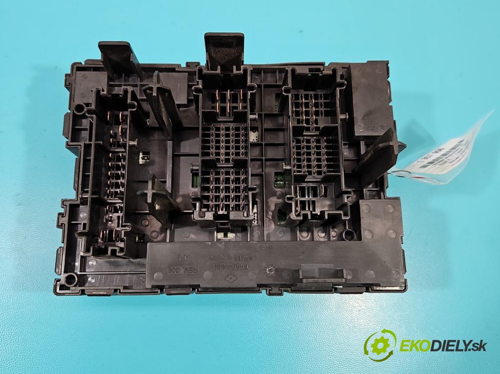 Suzuki XL-7 II 2006-2009 3.6 V6 252KM automatic 185 kW 3564 cm3 5- skříňka pojistková 15947090 (Pojistkové skříňky)