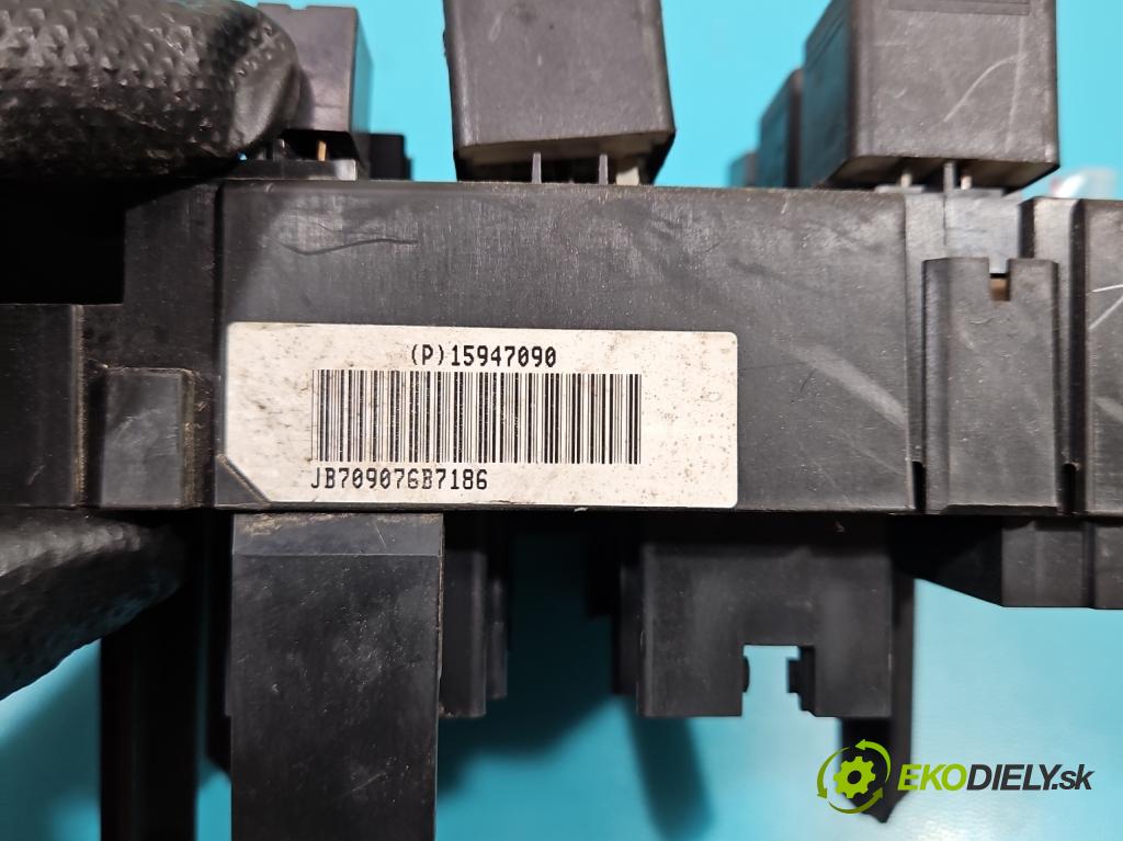 Suzuki XL-7 II 2006-2009 3.6 V6 252KM automatic 185 kW 3564 cm3 5- skříňka pojistková 15947090 (Pojistkové skříňky)
