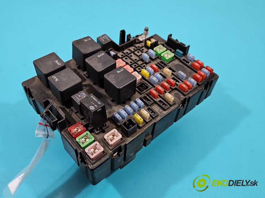 Suzuki XL-7 II 2006-2009 3.6 V6 252KM automatic 185 kW 3564 cm3 5- skříňka pojistková 15947090 (Pojistkové skříňky)