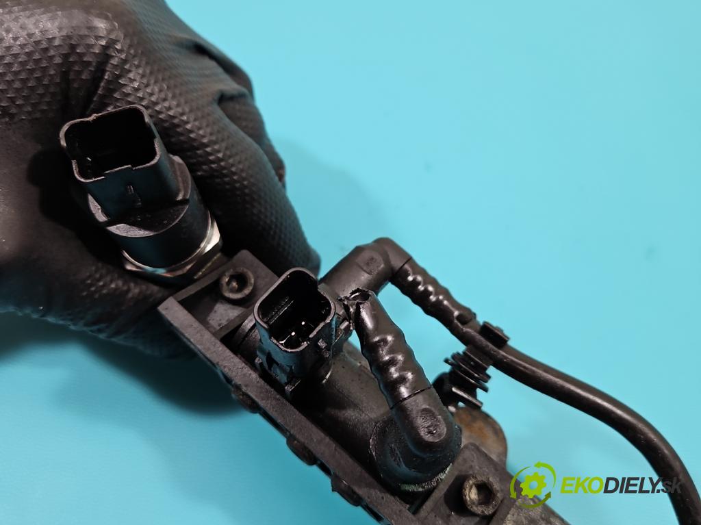 Peugeot 607 2.2 hdi 133 HP manual 98 kW 2179 cm3 4- lišta vstrekovacia 0445214017 (Vstrekovacie lišty)