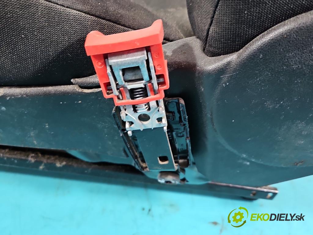 Fiat Fiorino III 2007- 1,3.0 jtd 75 HP manual 55 kW 1248 cm3 5- Sedačka pravý  (Sedačky, sedadlá)