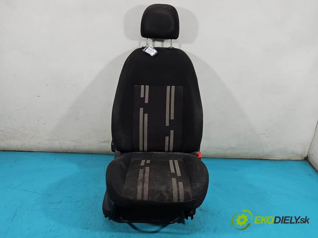 Fiat Fiorino III 2007- 1,3.0 jtd 75 HP manual 55 kW 1248 cm3 5- Sedačka pravý  (Sedačky, sedadlá)