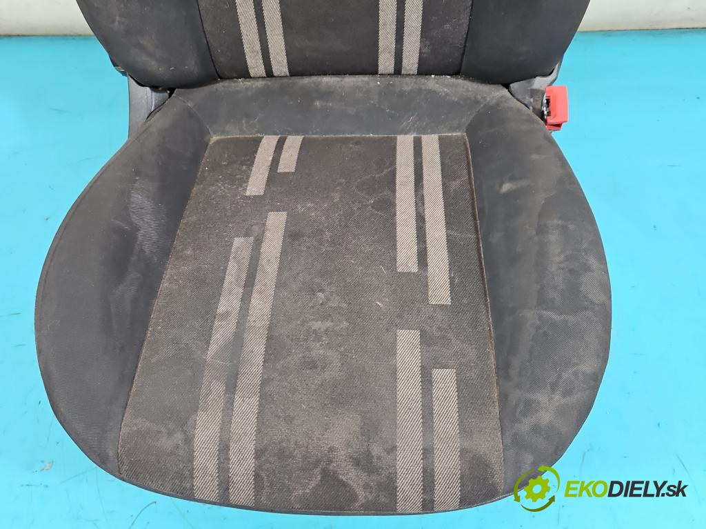 Fiat Fiorino III 2007- 1,3.0 jtd 75 HP manual 55 kW 1248 cm3 5- Sedačka pravý  (Sedačky, sedadlá)