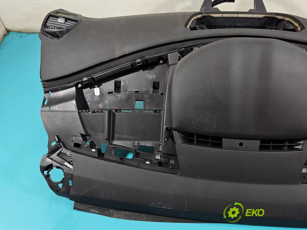 Citroen C4 Picasso I 2006-2013 1.6 16V 120 HP manual 88 kW 1598 cm3 5- kokpit,pristrojová doska rozdeľovacia