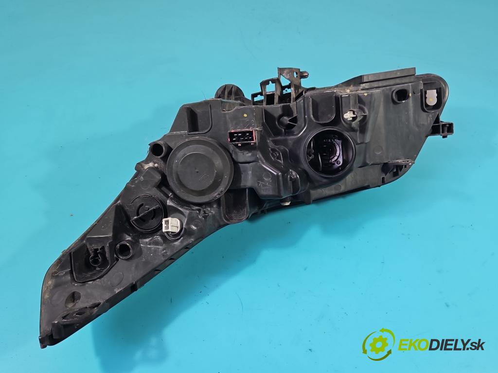 Citroen C4 I 2004-2011 1.6 hdi 109 HP manual 80 kW 1560 cm3 5- Reflektor: pravý 9646893880 (Pravé)