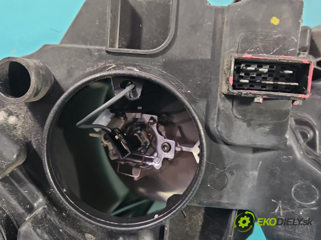 Citroen C4 I 2004-2011 1.6 hdi 109 HP manual 80 kW 1560 cm3 5- Reflektor: pravý 9646893880 (Pravé)