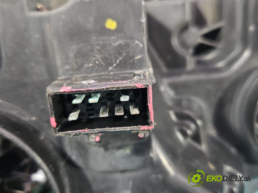 Citroen C4 I 2004-2011 1.6 hdi 109 HP manual 80 kW 1560 cm3 5- Reflektor: pravý 9646893880 (Pravé)