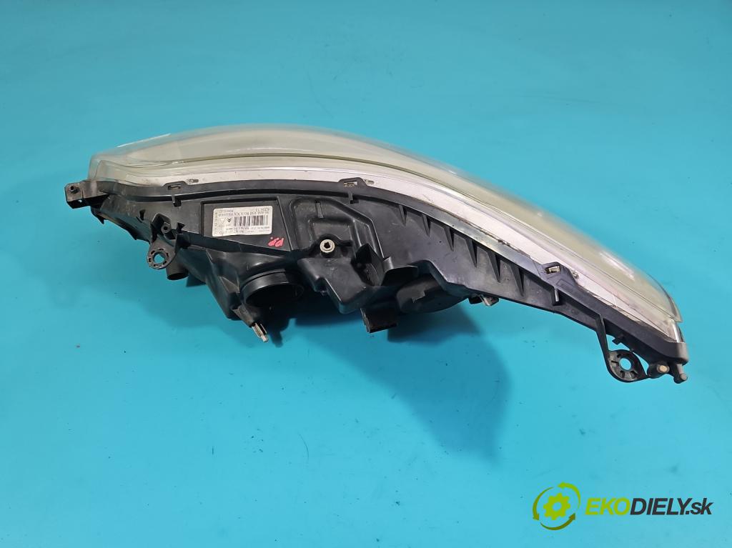 Citroen C4 I 2004-2011 1.6 hdi 109 HP manual 80 kW 1560 cm3 5- Reflektor: pravý 9646893880 (Pravé)