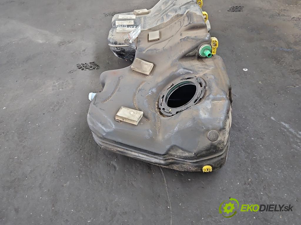 Jaguar XF II X260 2015- 2.0d 179KM automatic 132 kW 1999 cm3 4- Nádrž: paliva  (Nádrže)