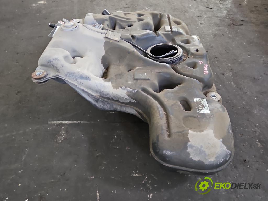 Toyota Auris II 2012-2018 1.4 D4D 90 hp manual 66 kW 1364 cm3 5- Nádrž: paliva  (Nádrže)