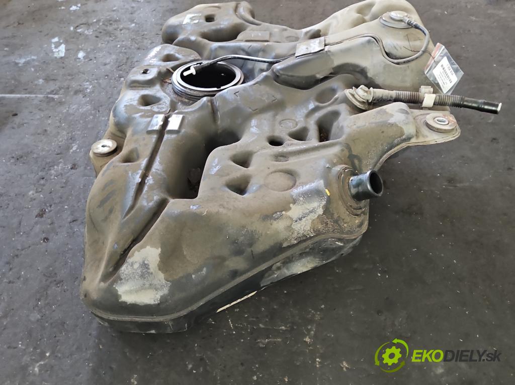 Toyota Auris II 2012-2018 1.4 D4D 90 hp manual 66 kW 1364 cm3 5- Nádrž: paliva  (Nádrže)