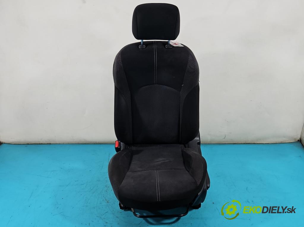 Nissan Juke I 2010-2019 1.2 T 116 HP manual 85 kW 1197 cm3 5- Sedačka ľavý  (Sedačky, sedadlá)