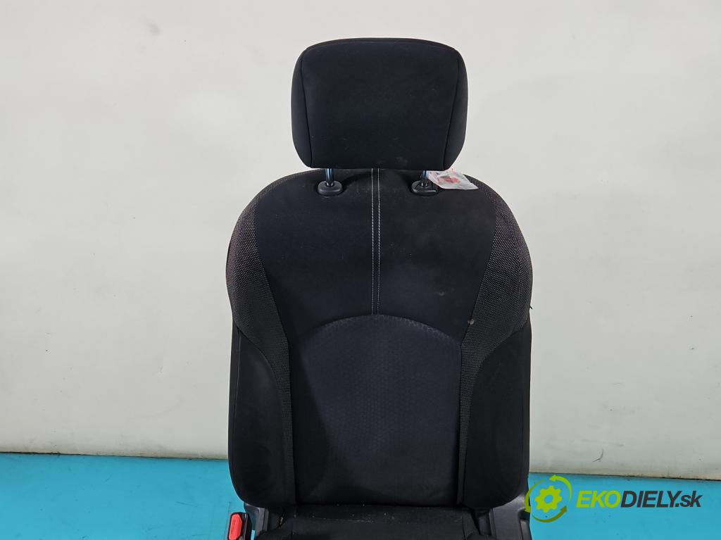 Nissan Juke I 2010-2019 1.2 T 116 HP manual 85 kW 1197 cm3 5- Sedačka ľavý  (Sedačky, sedadlá)