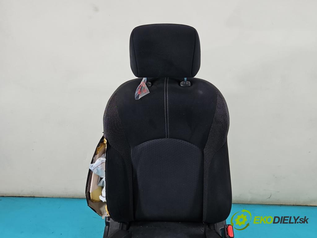 Nissan Juke I 2010-2019 1.2 T 116 HP manual 85 kW 1197 cm3 5- Sedačka pravý  (Sedačky, sedadlá)