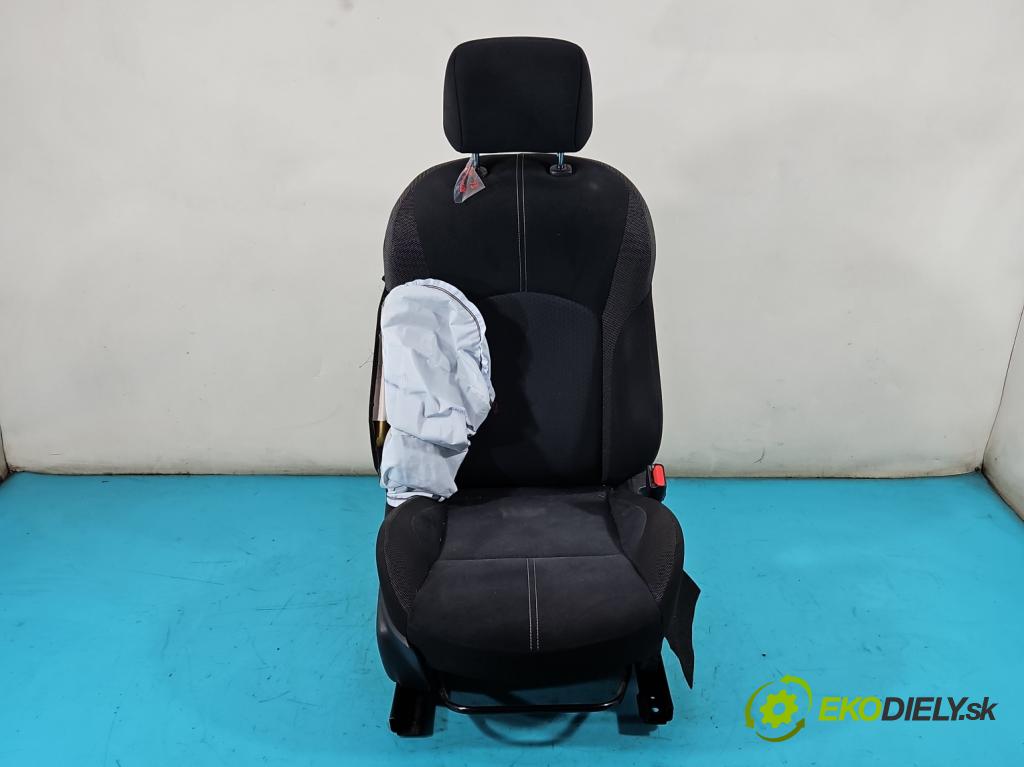 Nissan Juke I 2010-2019 1.2 T 116 HP manual 85 kW 1197 cm3 5- Sedačka pravý  (Sedačky, sedadlá)