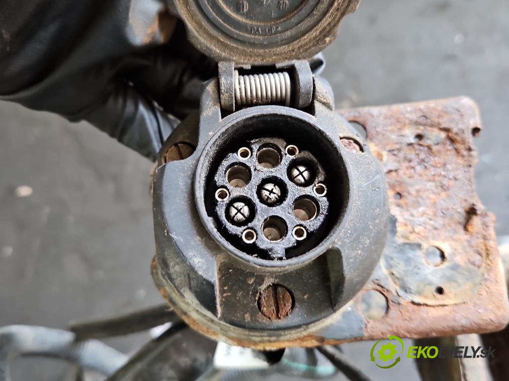 Citroen C4 Picasso I 2006-2013 1.6 16V 120 hp manual 88 kW 1598 cm3 5- oko tažné  (Tažná zařízení)