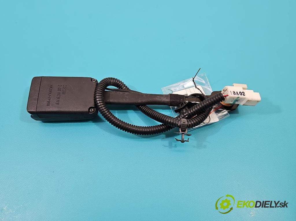 Kia Sportage IV 2015-2021 1.6 GDI 132 hp manual 97 kW 1591 cm3 5- stěna bezpečnost přední pravý 88840-F1000WK