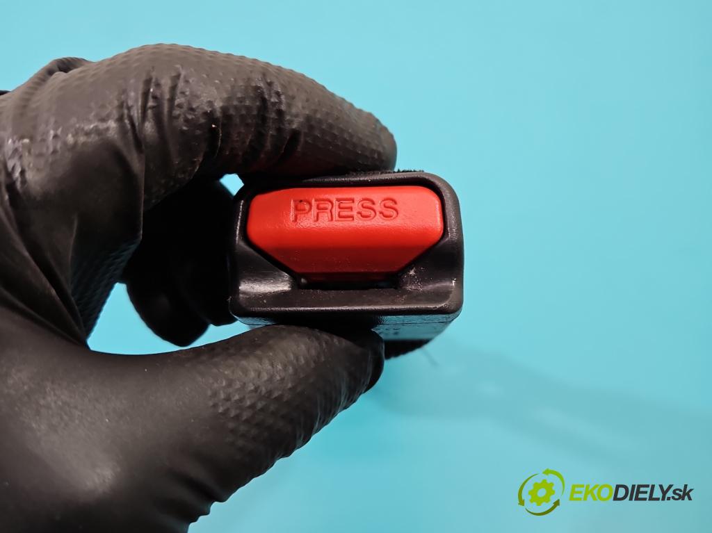 Kia Sportage IV 2015-2021 1.6 GDI 132 hp manual 97 kW 1591 cm3 5- stěna bezpečnost přední pravý 88840-F1000WK