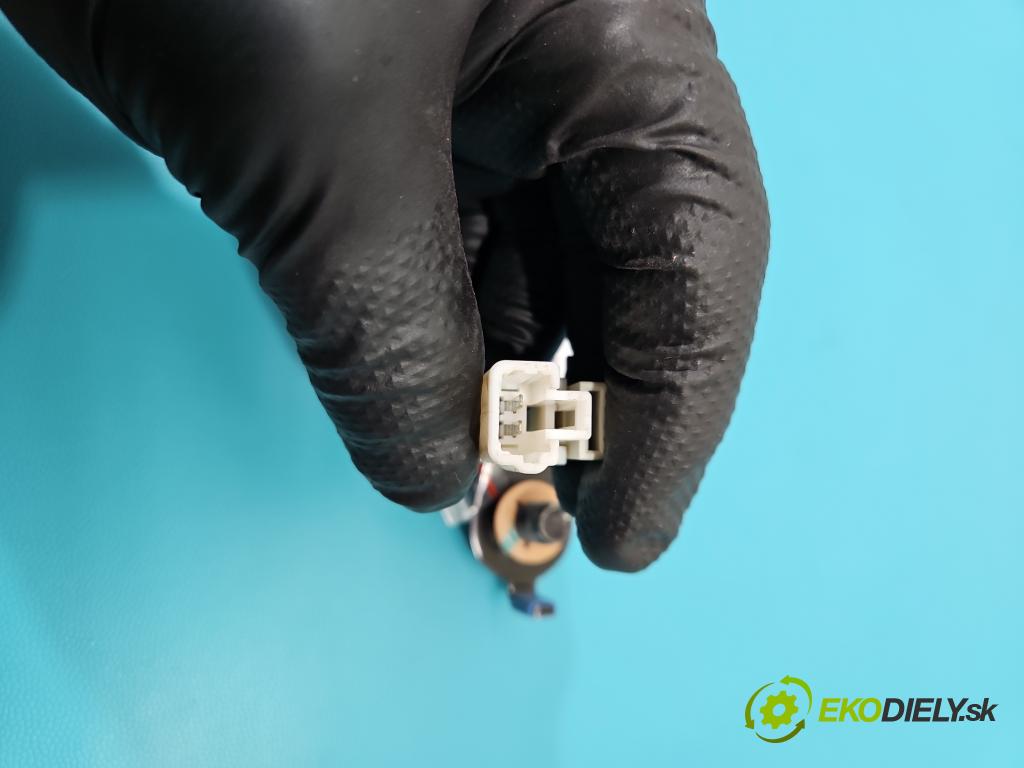 Kia Sportage IV 2015-2021 1.6 GDI 132 hp manual 97 kW 1591 cm3 5- stěna bezpečnost přední pravý 88840-F1000WK