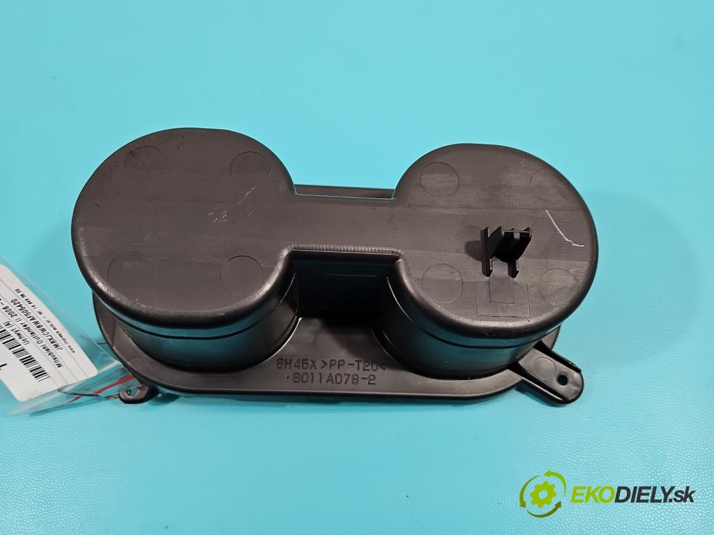 Mitsubishi Outlander II 2006-2013 2.0 DI-D 140 HP manual 103 kW 1968 cm3 5- Rukojeť: na nápoje:  (Úchyty, držiaky na nápoje)