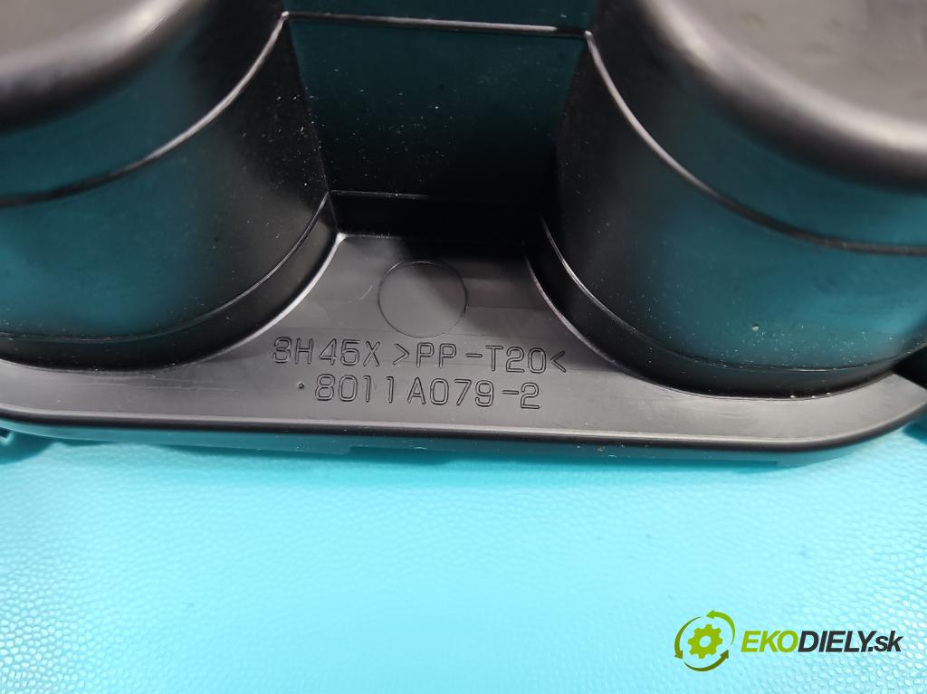 Mitsubishi Outlander II 2006-2013 2.0 DI-D 140 HP manual 103 kW 1968 cm3 5- Rukojeť: na nápoje:  (Úchyty, držiaky na nápoje)