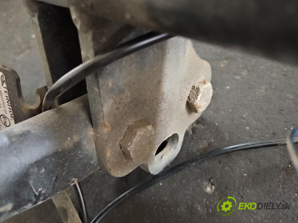 Toyota Auris II 2012-2018 1.4 D4D 90 hp manual 66 kW 1364 cm3 5- oko tažné  (Tažná zařízení)