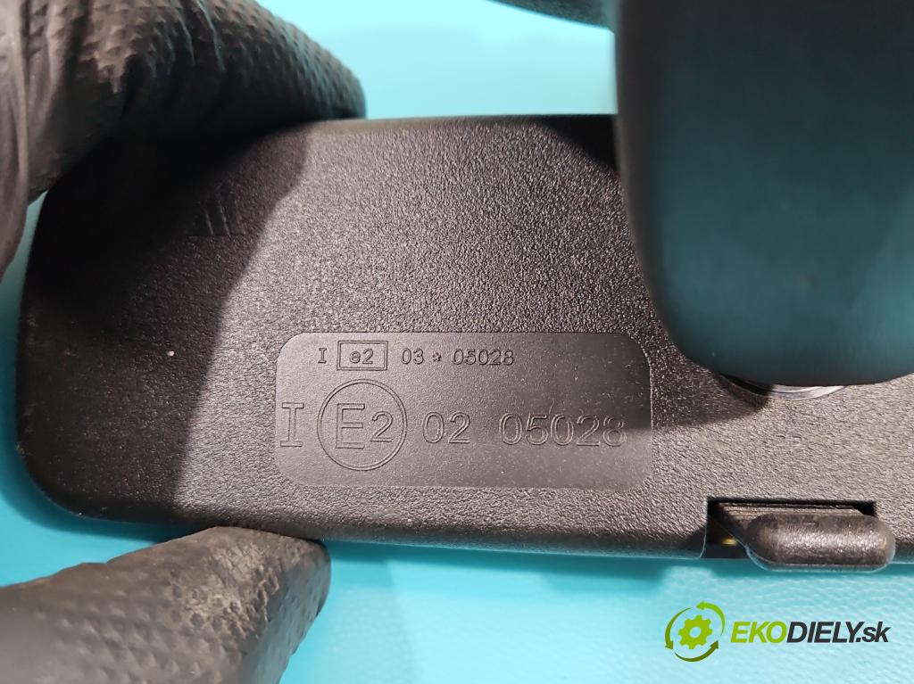 Nissan Juke I 2010-2019 1.2 T 116 hp manual 85 kW 1197 cm3 5- zpětné zrcátko vnitřní  (Světla vnitřní)