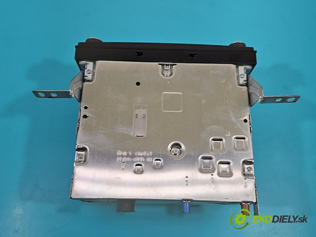 Nissan Juke I 2010-2019 1.2 T 116 HP manual 85 kW 1197 cm3 5- Radio originál 7612033119