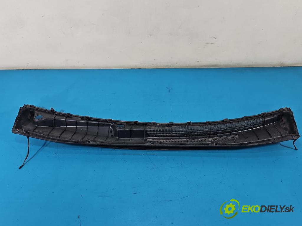 Kia Carens III  2006-2013 2.0 crdi 140 hp manual 103 kW 1991 cm3 5- torpédo 86151-1D000 (Plast pod čelním sklem)