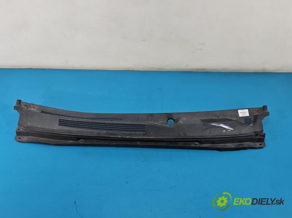 Kia Carens III  2006-2013 2.0 crdi 140 hp manual 103 kW 1991 cm3 5- torpédo 86151-1D000 (Plast pod čelním sklem)