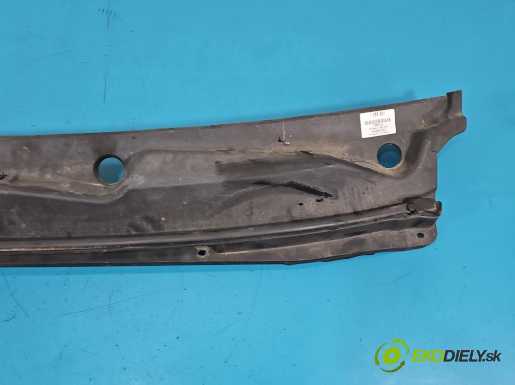 Kia Carens III  2006-2013 2.0 crdi 140 hp manual 103 kW 1991 cm3 5- torpédo 86151-1D000 (Plast pod čelním sklem)