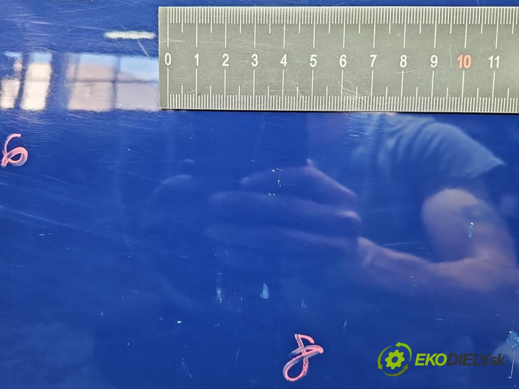 Toyota Corolla E12 2001-2009 1.4 16v 97KM manual 71 kW 1398 cm3 3- dvere predné ľavé  (Ostatné)