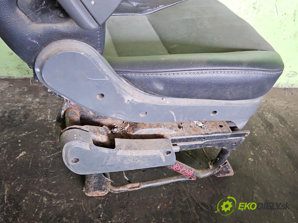 Fiat Ducato III 2006-2014 2.3 jtd 120 HP manual 88 kW 2287 cm3 5- Sedačka ľavý  (Sedačky, sedadlá)