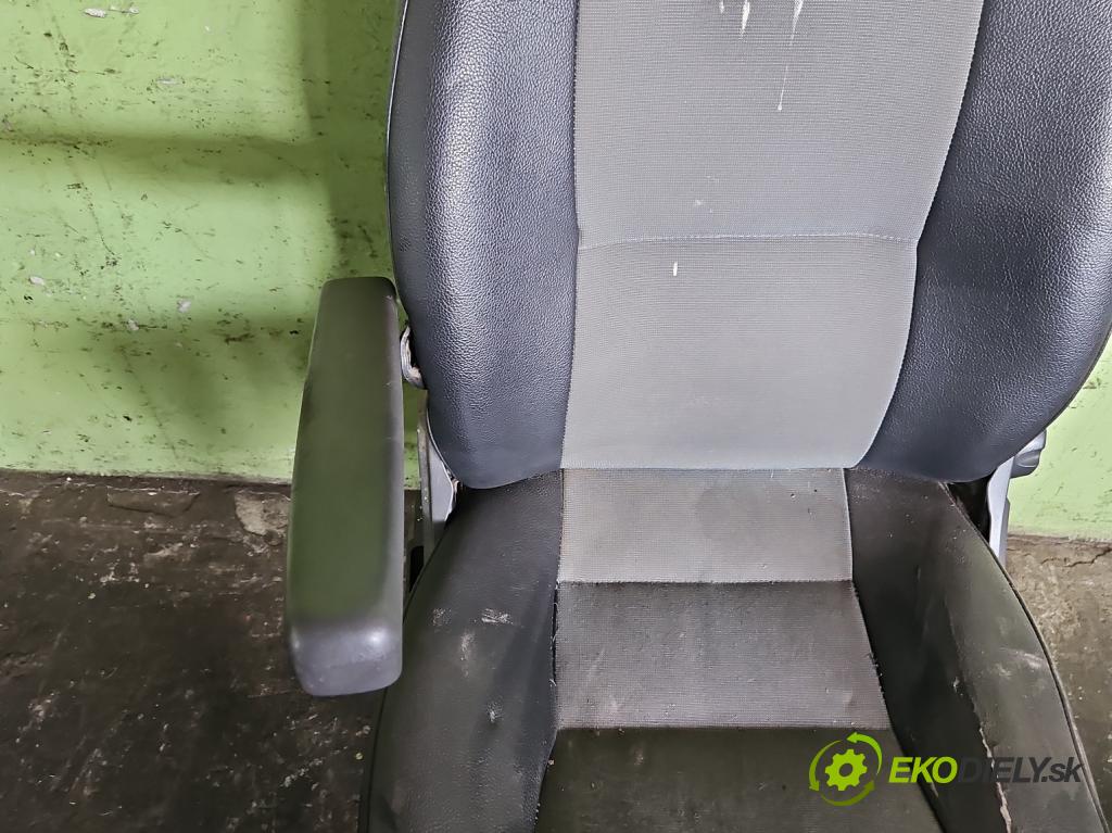 Fiat Ducato III 2006-2014 2.3 jtd 120 HP manual 88 kW 2287 cm3 5- Sedačka ľavý  (Sedačky, sedadlá)